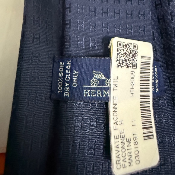 Hermes Faconne Twil H Tie Marine - Picture 5 of 11